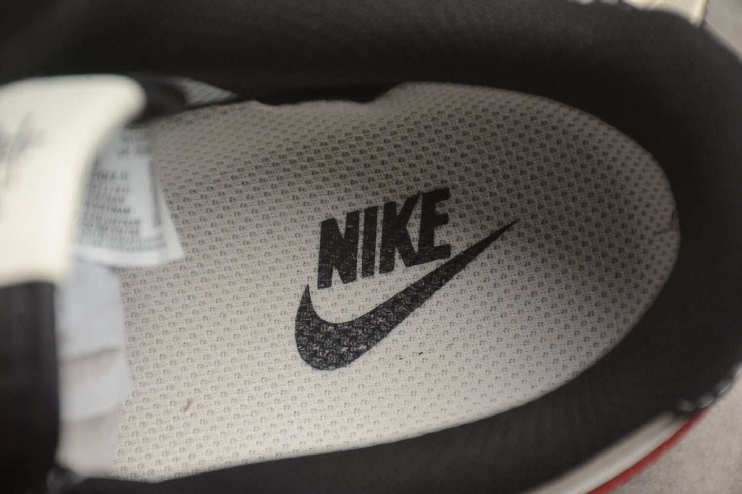 Air Force 1 ’07 x Stüssy bege-claro, vermelho-carmesim e preto