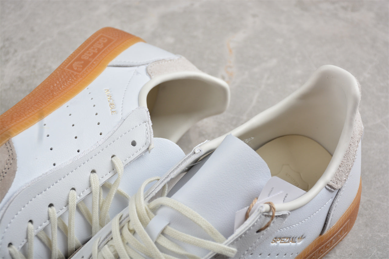 INVINCIBLE x Handball Spezial branco e bege-claro