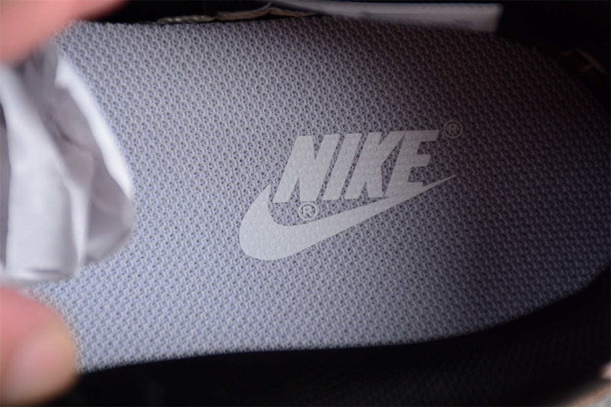 Dunk Low preto, creme e rosa pastel