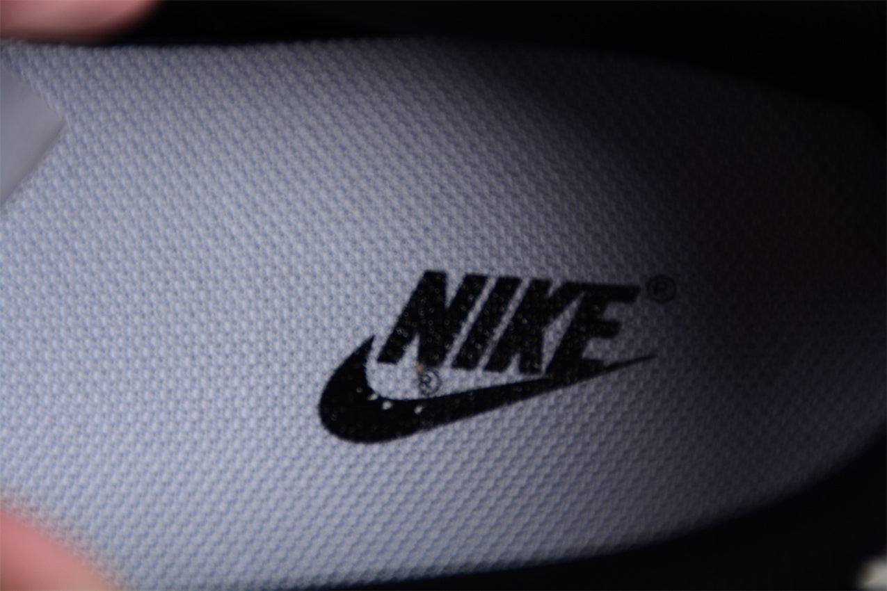 Dunk Low branco osso, preto e rosa