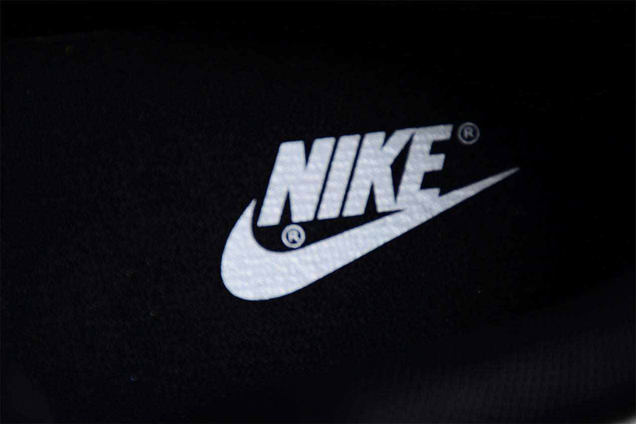 Dunk Low “Calsonic Nissan Impul” preto e branco