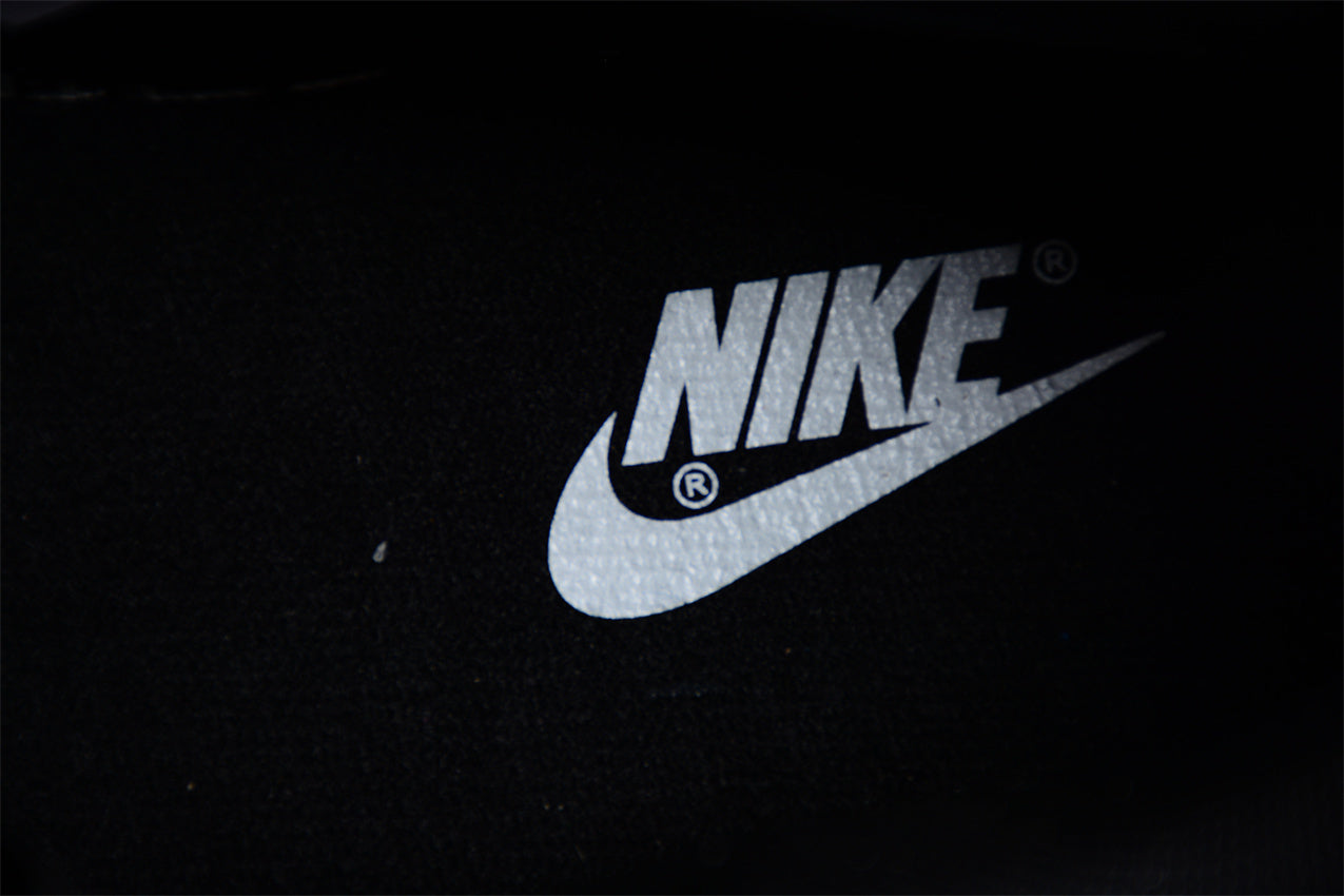 Dunk Low “Calsonic Nissan Impul” azul e branco