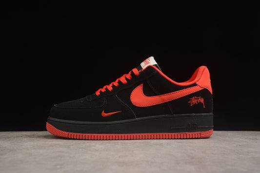 Air Force 1 Low preto e vermelho