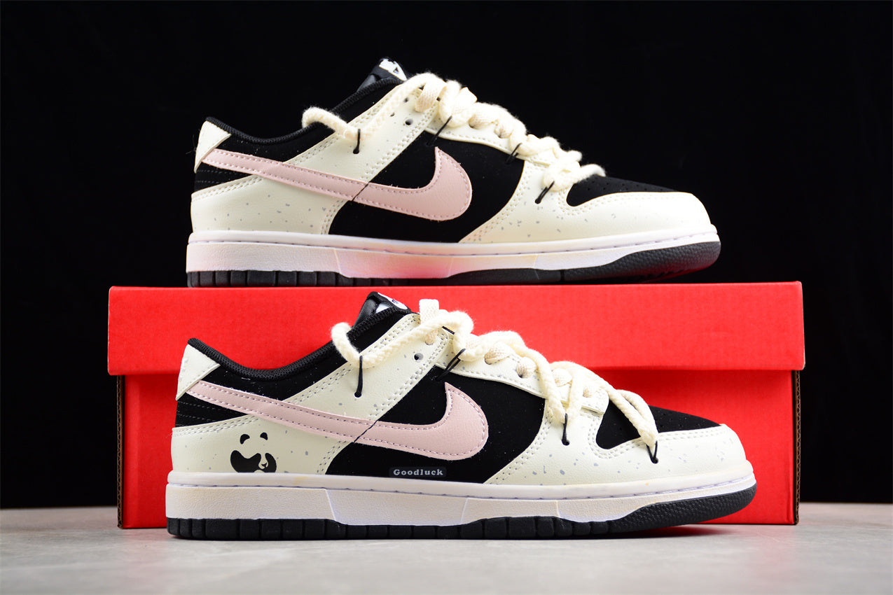 Dunk Low branco osso, preto e rosa
