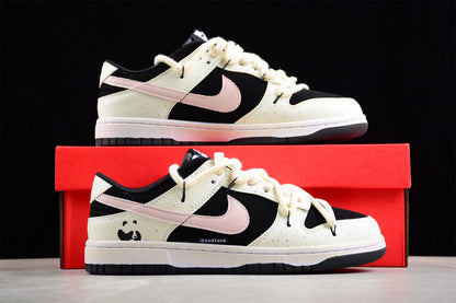 Dunk Low branco osso, preto e rosa