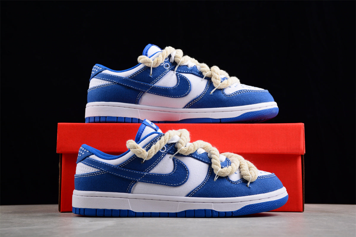 Dunk Low SB azul e branco