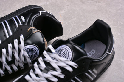 Samba OG preto e branco