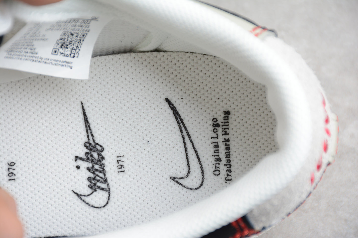 Blazer Low ’77 PRM “Swoosh 50th Anniversary” preto, bege e dourado