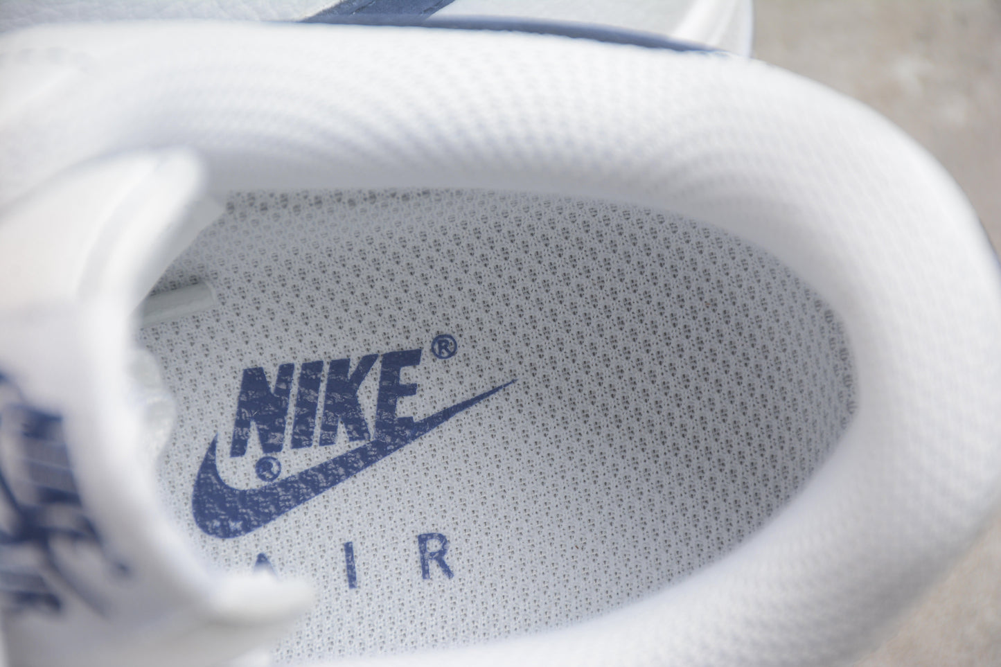 Air Force 1 low branco e azul