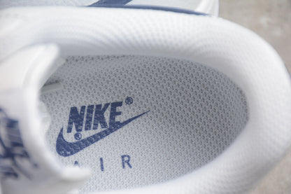 Air Force 1 low branco e azul