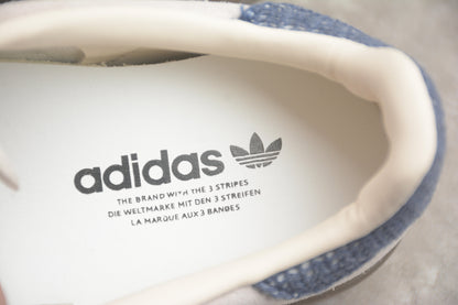 Gazelle bege e azul-marinho