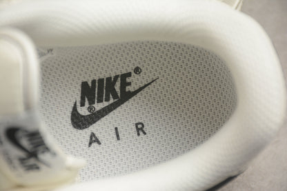 Air Force 1 Low osso-claro e preto