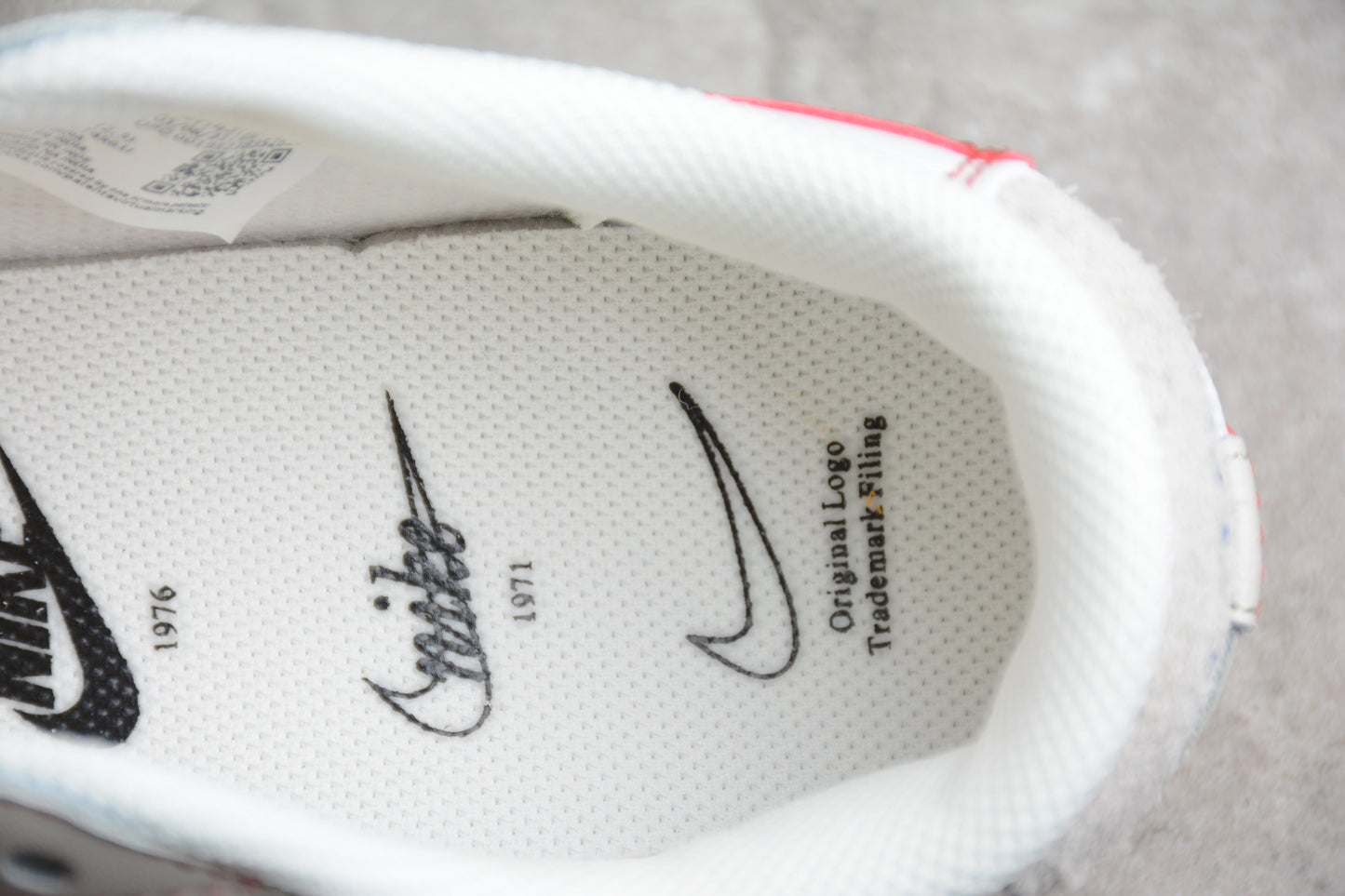 Blazer Low ’77 branco, dourado e vermelho