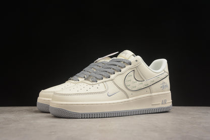 Air Force 1 Low x Stüssy bege e cinza