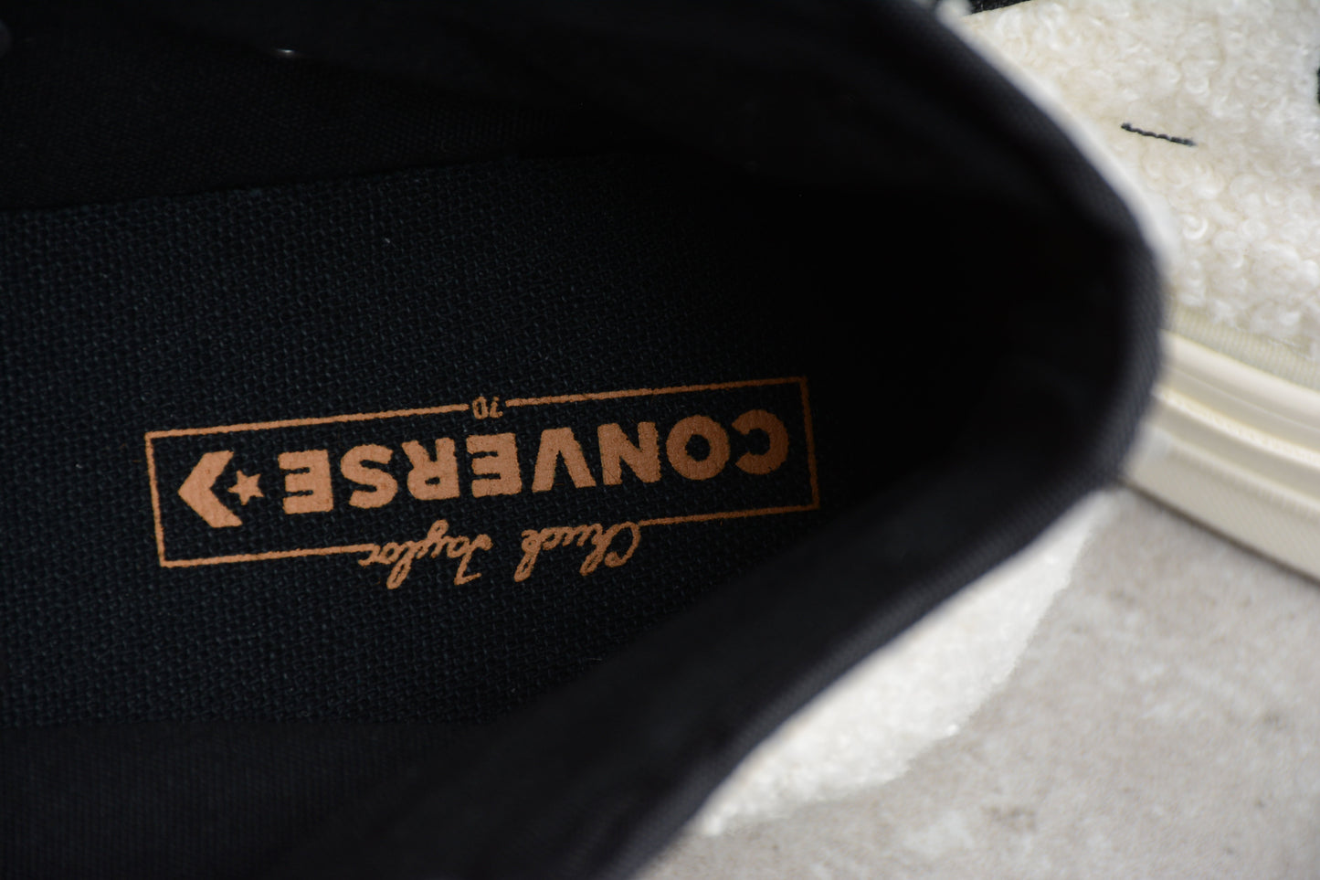 Chuck 70 HI Sherpa branco, preto e egret