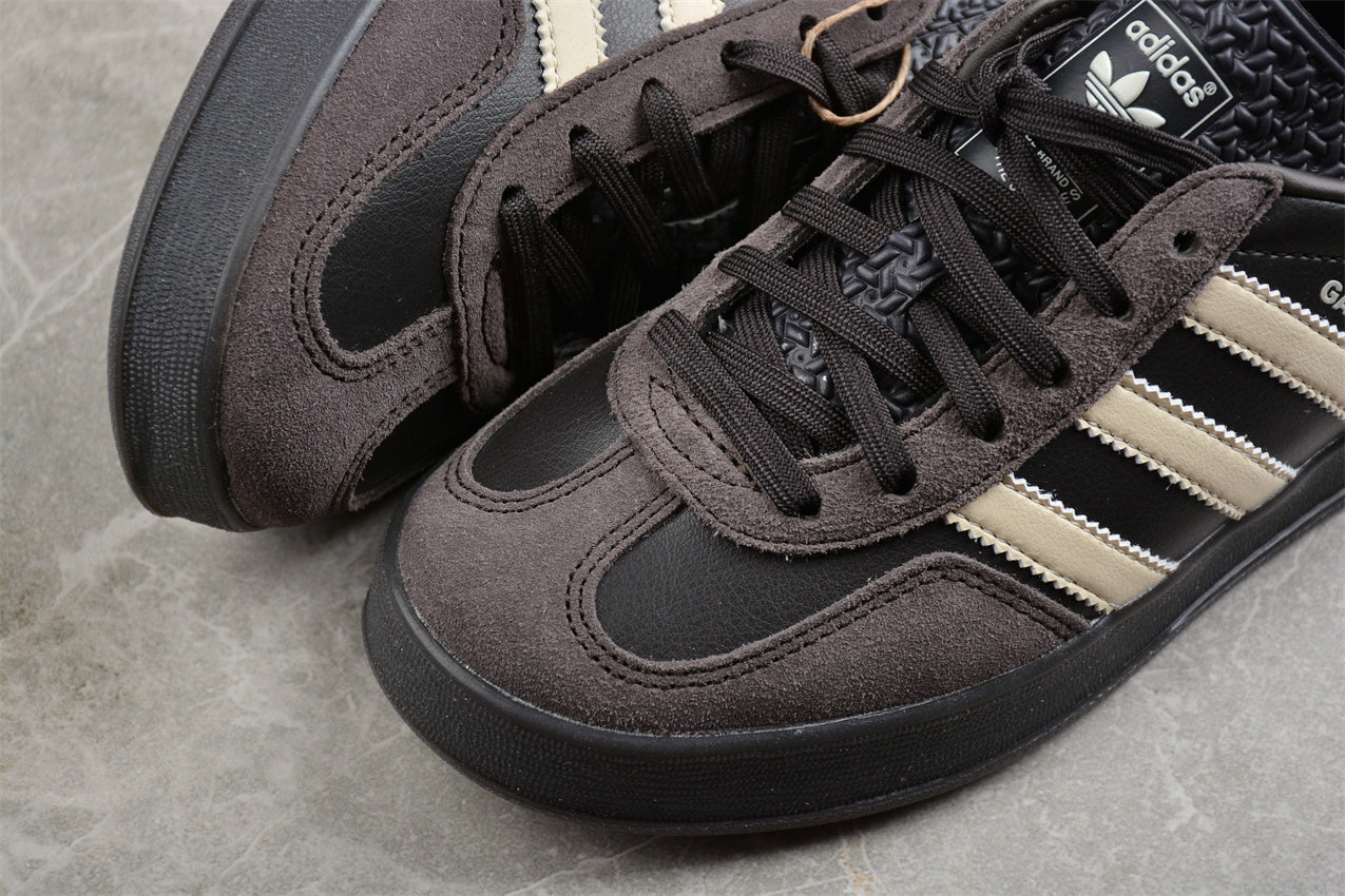 Gazelle marrom, bege e verde