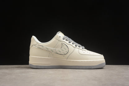 Air Force 1 Low x Stüssy bege e cinza