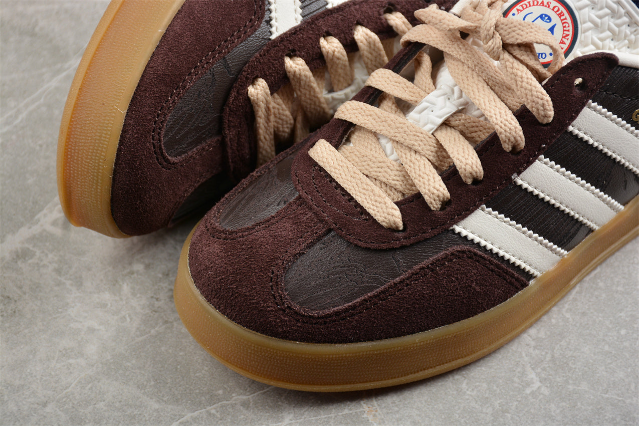 Gazelle marrom e branco