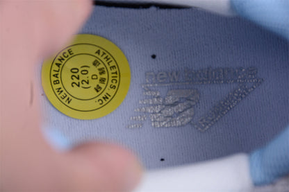 NB 530 branco e azul-celeste