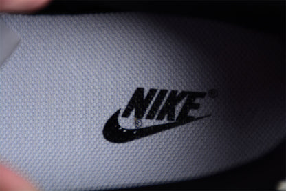 Dunk Low branco osso, preto e rosa