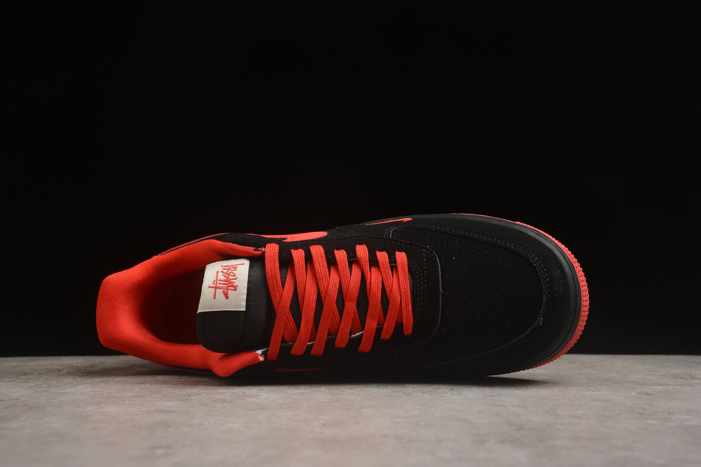 Air Force 1 Low preto e vermelho