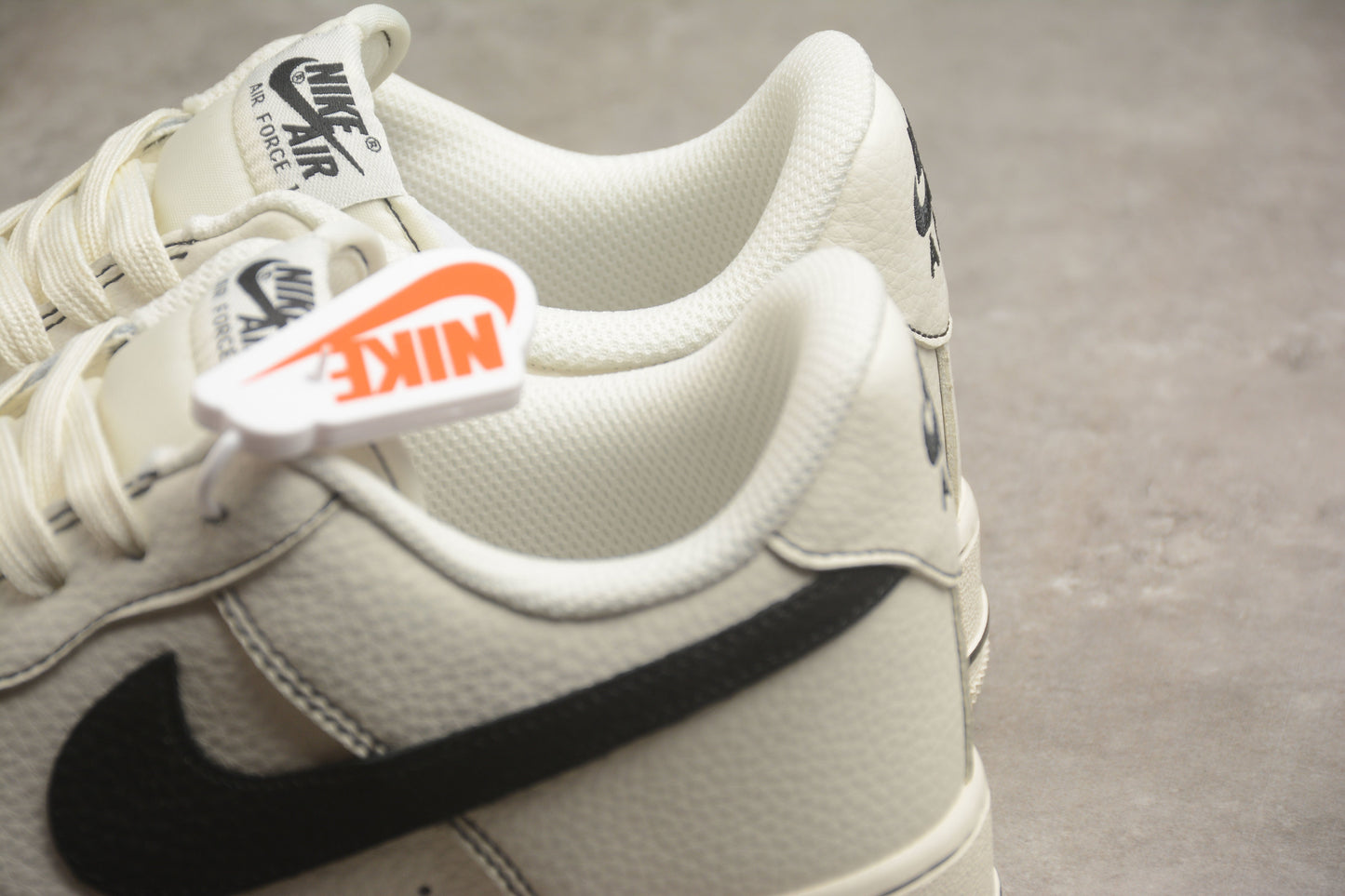 Air Force 1 Low osso-claro e preto