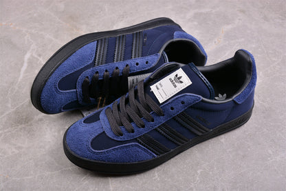 Gazelle azul-marinho e jeans