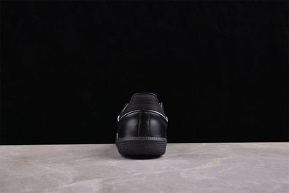 Samba OG preto e branco