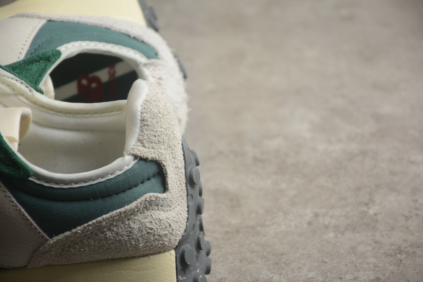 NB 327 verde e branco