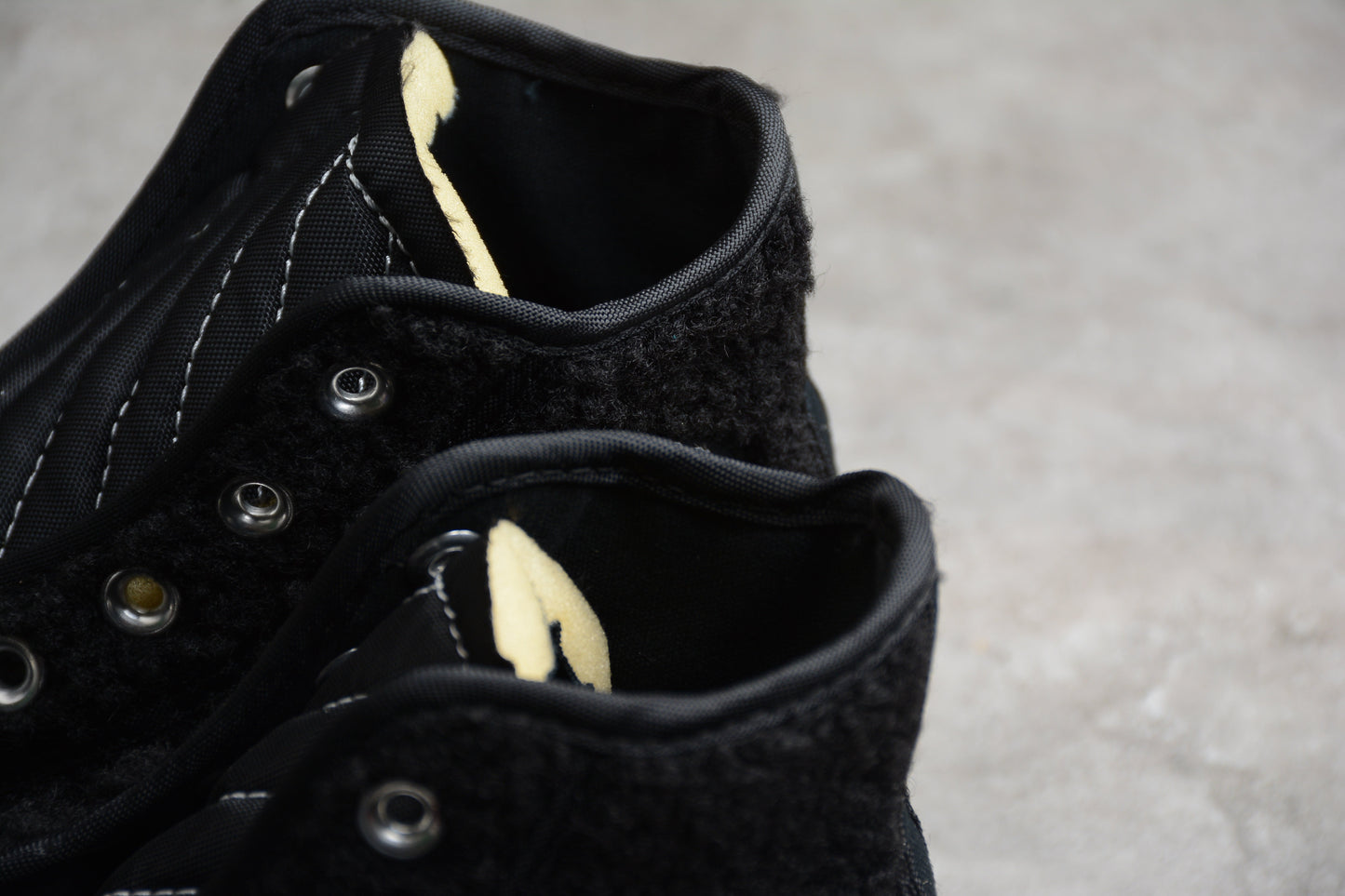 Chuck 70 HI Sherpa preto, branco e egret