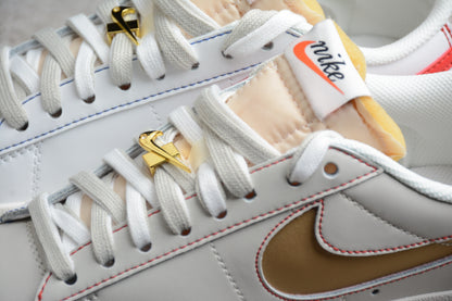Blazer Low ’77 branco, dourado e vermelho