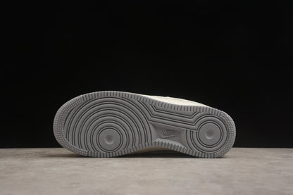 Air Force 1 Low x Stüssy bege e cinza