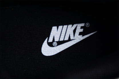 Dunk Low “Calsonic Nissan Impul” preto e branco