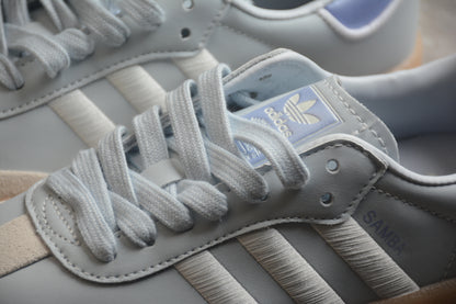 Sambae W plataforma gris claro y goma ámbar