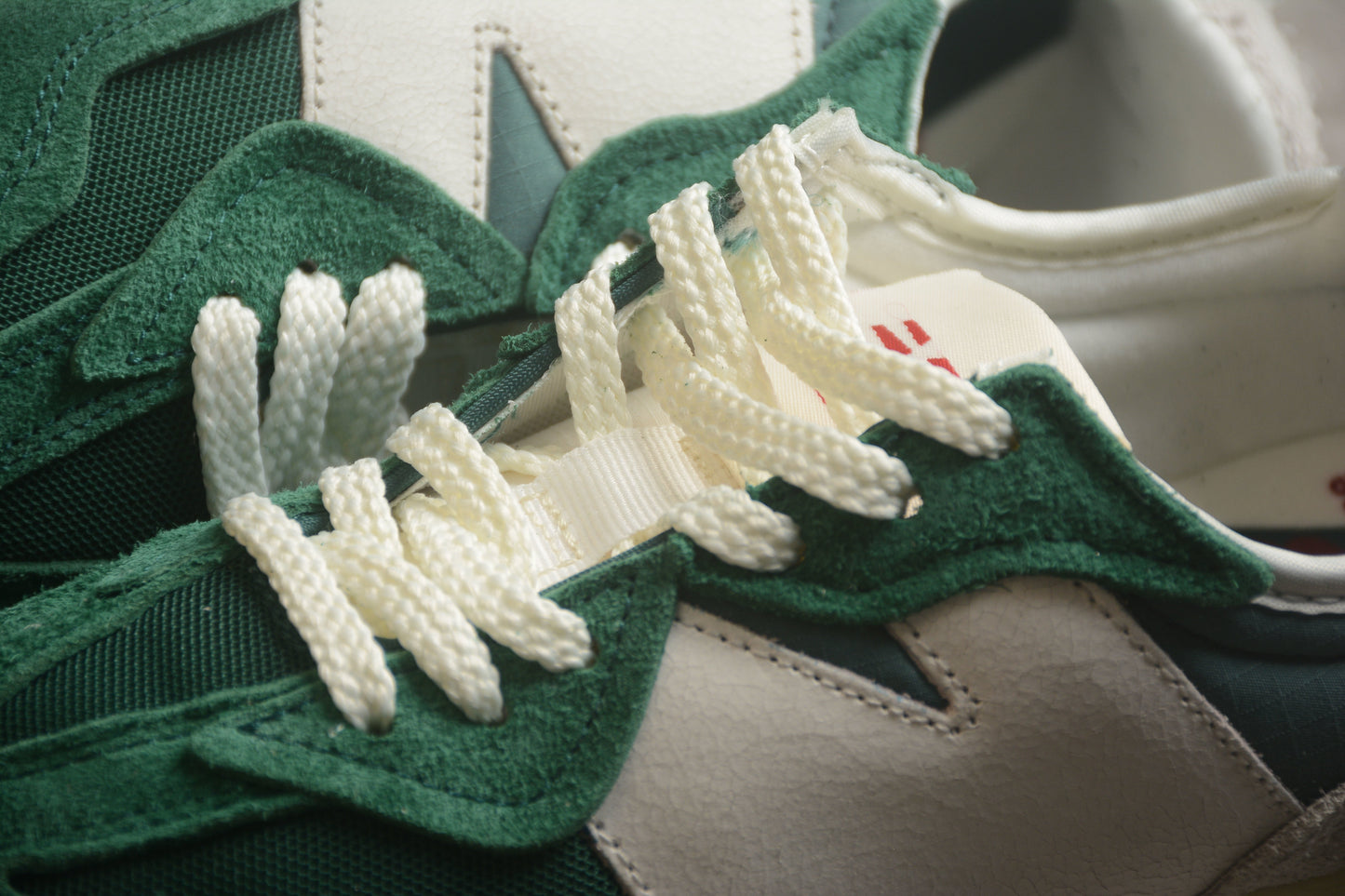 NB 327 verde e branco