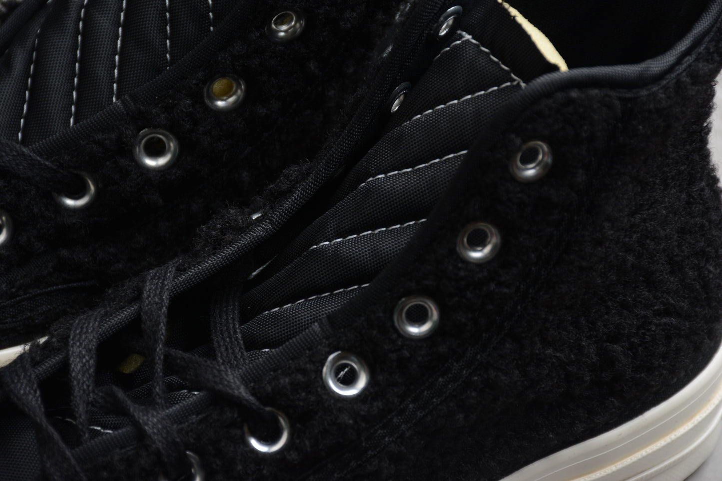 Chuck 70 HI Sherpa preto, branco e egret