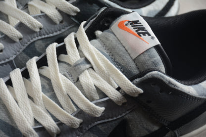 Dunk Low cinza e off-noir