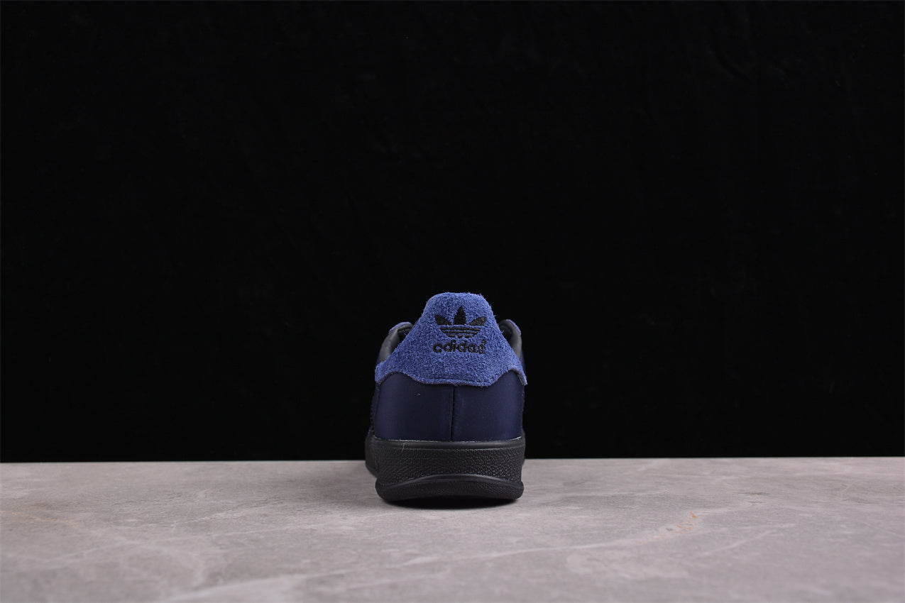 Gazelle azul-marinho e jeans