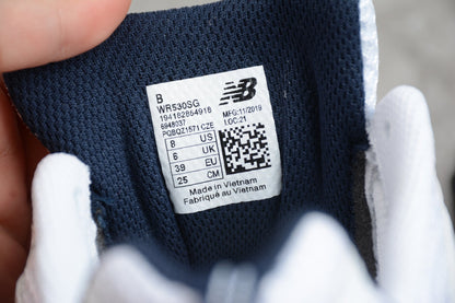 NB 530 branco e azul-marinho