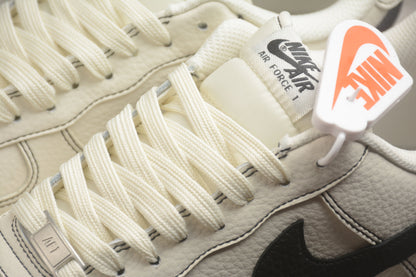 Air Force 1 Low osso-claro e preto