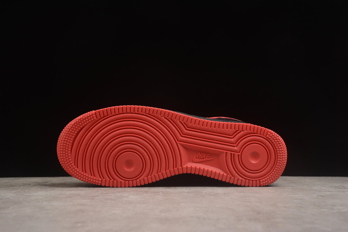 Air Force 1 Low preto e vermelho