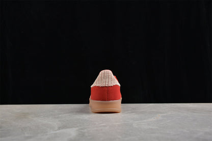 Gazelle vermelho e bege