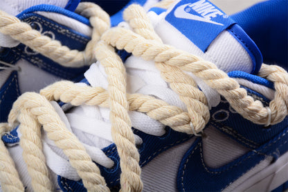 Dunk Low SB azul e branco