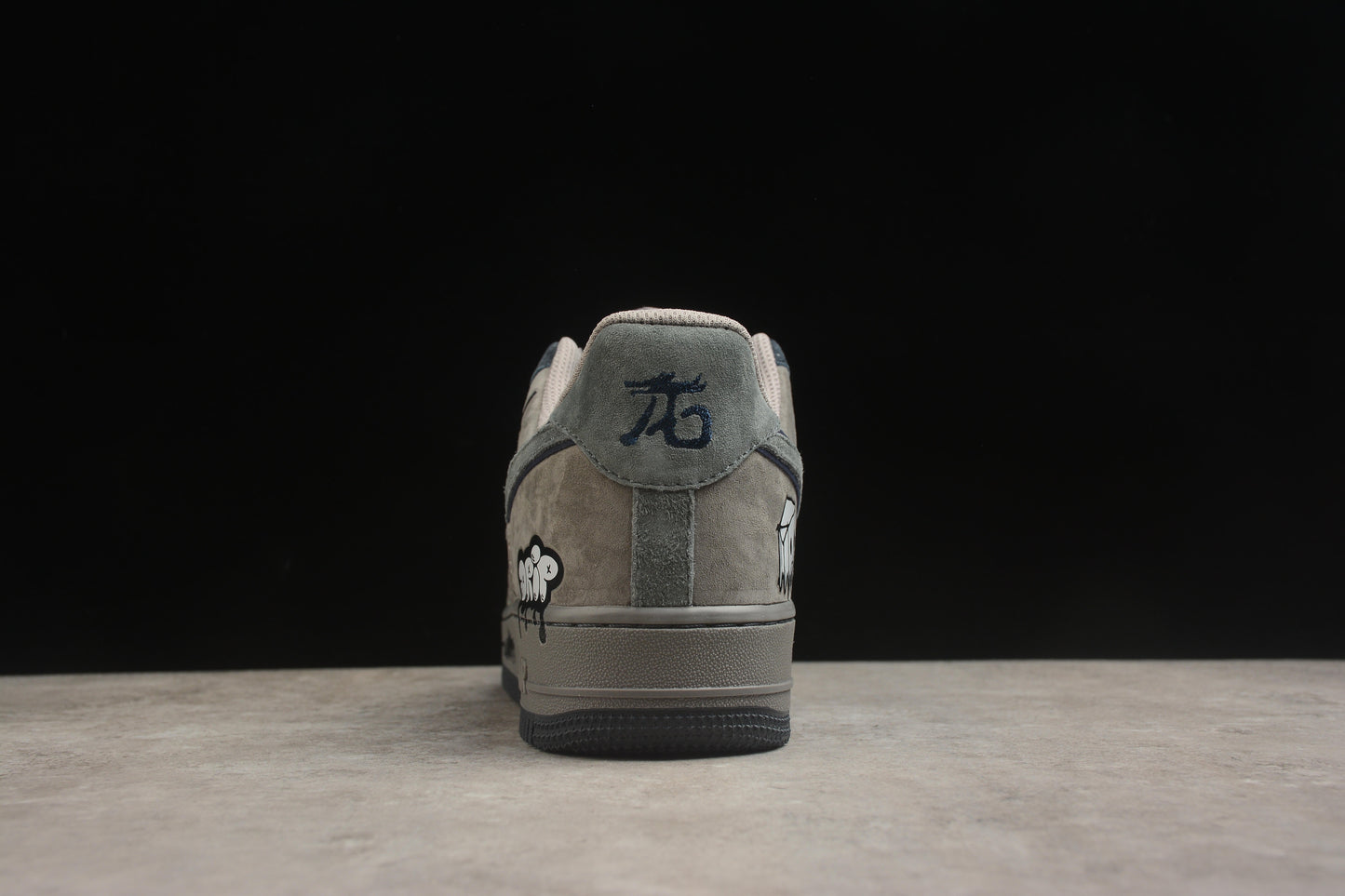 Air Force 1 Low Happy Drip / Camurça cinza