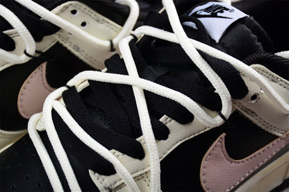 Dunk Low preto, creme e rosa pastel