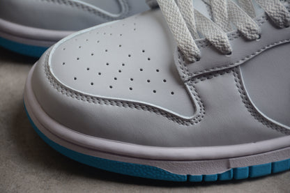 Dunk Low branco e azul celeste