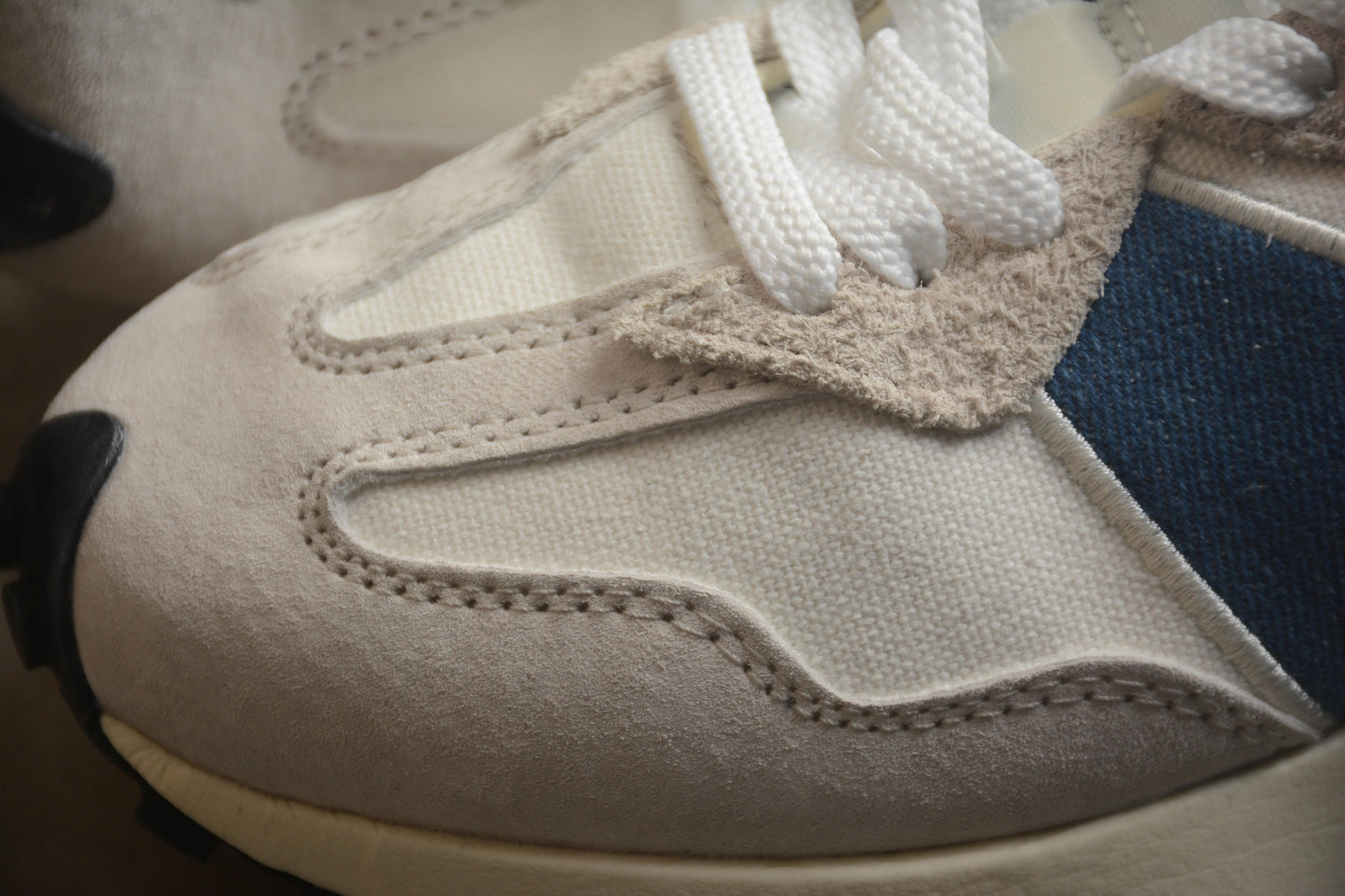 NB 327 branco e azul