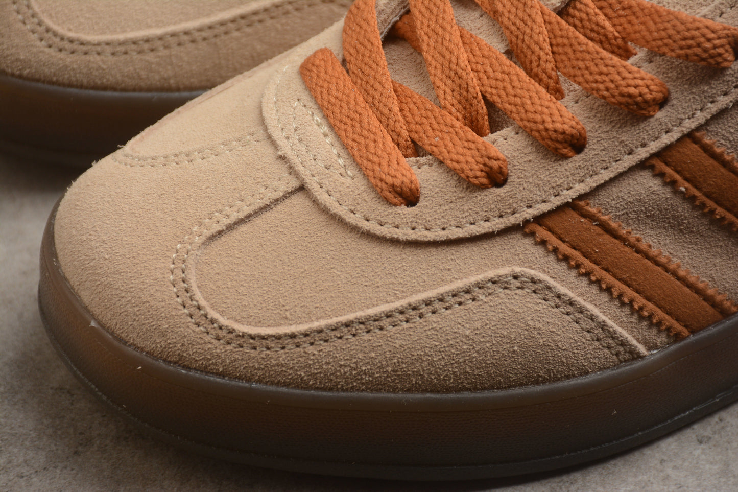 Gazelle bege e marrom