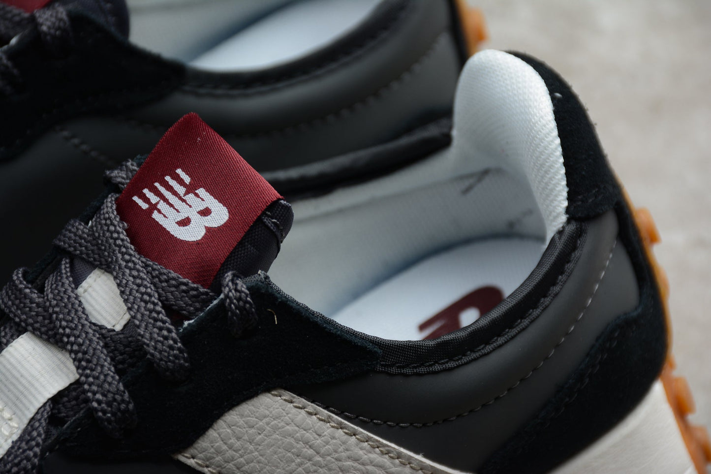 NB 327 preto e branco-off