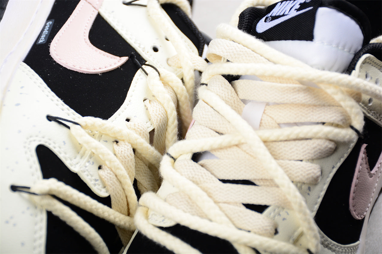 Dunk Low branco osso, preto e rosa